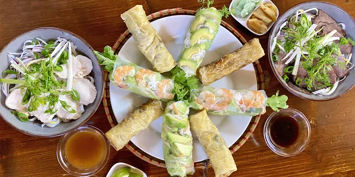 Asijské menu dle výběru až pro 3 osoby: Pho Bo, Kung-pao, Bún chả i dezert