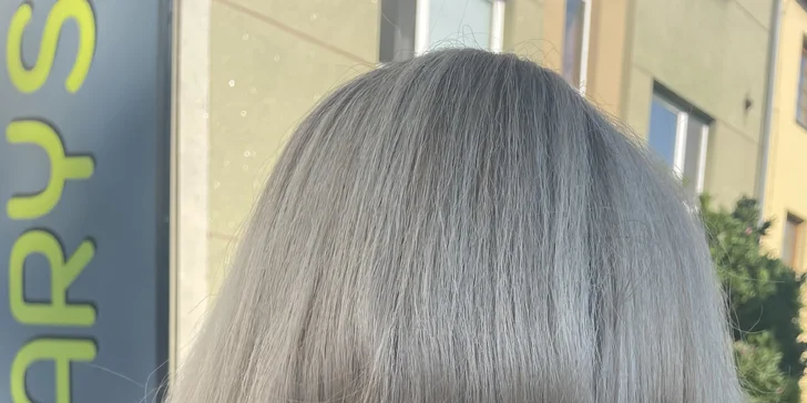 Hloubkové čištění vlasů a pokožky hlavy, mytí, foukaná a styling