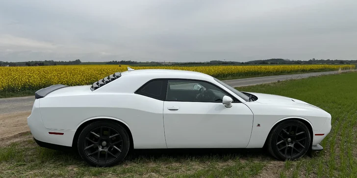 Brutální jízda v nabušené káře: Dodge Challenger 6.4 V8 SRT na 12 či 24 hodin
