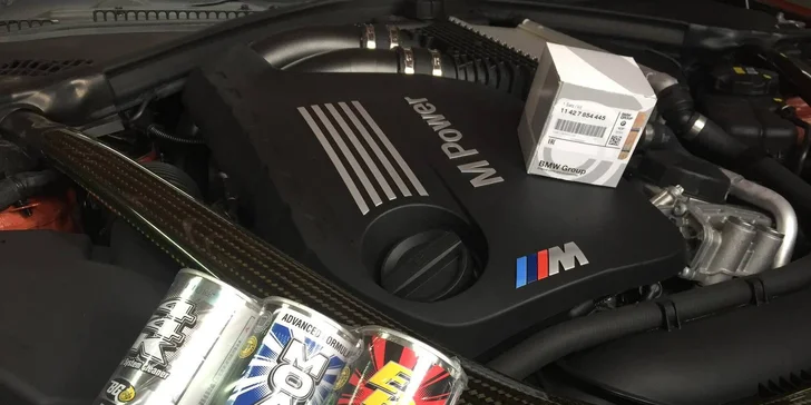 Výměna motorového oleje vč. výměny filtru, prohlídka vozidla i možnost dekarbonizace motoru