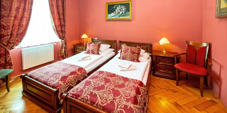 Prvorepublikový hotel v centru Jičína: snídaně či polopenze, wellness i masáž