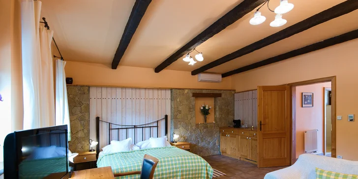 Stylový hotel na jižní Moravě se snídaní, degustační večeří i lahví vína