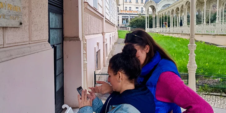 Objevte Karlovy Vary s kamarády nebo rodinou: úniková hra plná záhad, historie a lásky v srdci lázeňského města