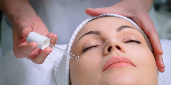 Omlazující masáž, peeling očního okolí FillMed nebo JaluPro peeling obličeje