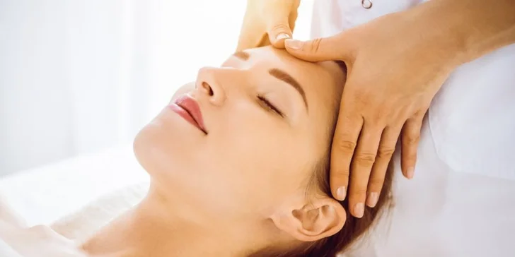 Omlazující masáž, peeling očního okolí FillMed nebo JaluPro peeling obličeje