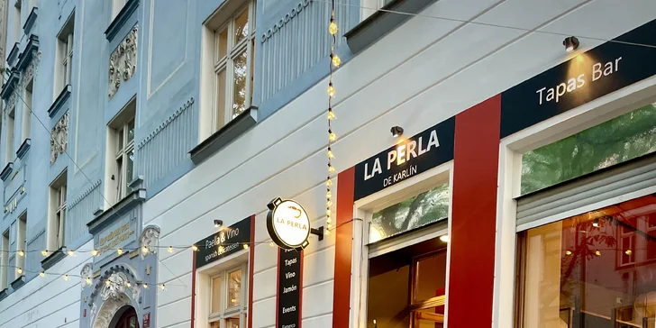 Španělská paella s portobellem, kuřecím i mořskými plody v Karlíně: voucher pro 2 nebo 4 os.