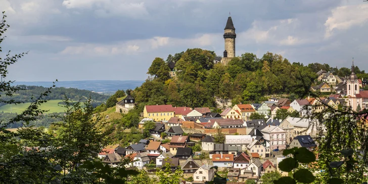 Pobyt pod Štramberskou Trúbou: výhled na historické náměstí, snídaně či polopenze