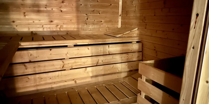 Privátní sauna pro dvě osoby i možnost vany nebo odnosu knihy o vztazích: salon na Vinohradech