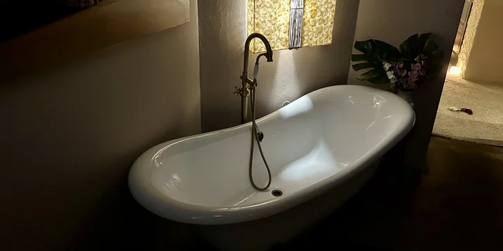 Privátní sauna pro dvě osoby i možnost vany nebo odnosu knihy o vztazích: salon na Vinohradech