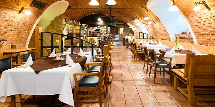Stylový hotel na jižní Moravě se snídaní, degustační večeří i lahví vína
