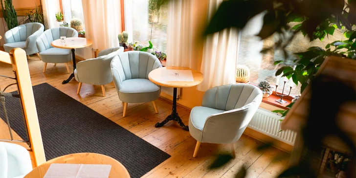 Stylový hotel na jižní Moravě se snídaní, degustační večeří i lahví vína