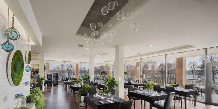4* hotel u malebného polského jezera v srdci přírodní rezervace: jídlo, wellness a až 2 děti zdarma