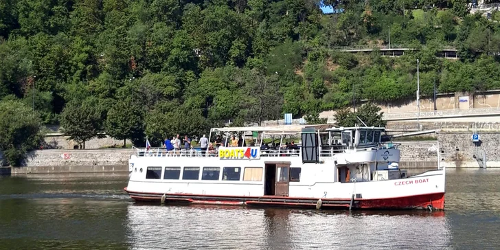 Vyhlídkové plavby po Vltavě pro děti i dospělé, některé i se zákuskem a kávou či rautem a hudbou