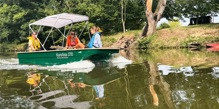 Pronájem paddleboardu nebo lodě pro dvě až čtyři osoby: půjčovna na řece Moravě