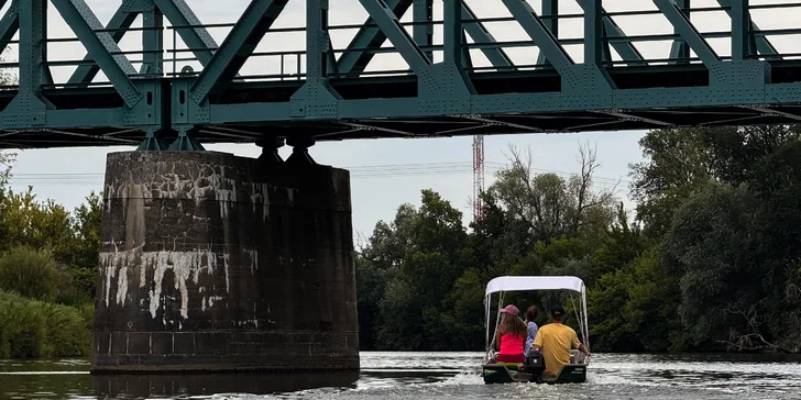 Pronájem paddleboardu nebo lodě pro dvě až čtyři osoby: půjčovna na řece Moravě