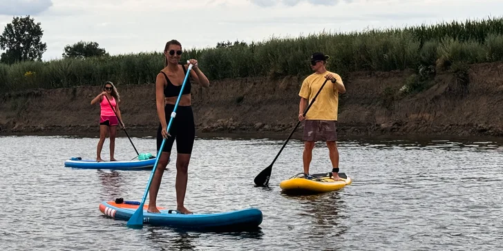 Pronájem paddleboardu nebo lodě pro dvě až čtyři osoby: půjčovna na řece Moravě