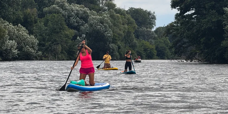 Pronájem paddleboardu nebo lodě pro dvě až čtyři osoby: půjčovna na řece Moravě