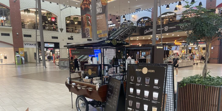 Kofi Kofi Plzeň: mandlové latté nebo sušenkové ICE KOFI pro 1 či 2 osoby