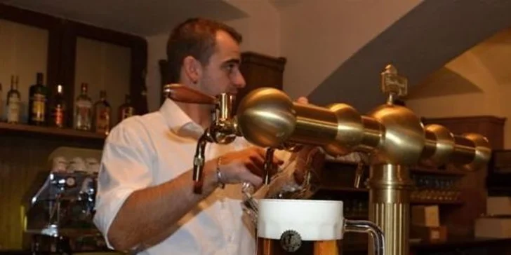 Vepřové koleno pro dva nebo farmářský salát