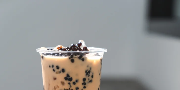 Osvěžující bubble tea pro 1 i 2 os. vč. toppingu: mléčný, zelený i ovocný čaj