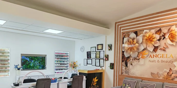 Permanentní make-up obočí vláskováním či pudrovým efektem nebo stínování rtů