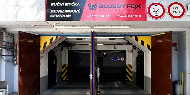 Mytí interiéru i exteriéru auta či voskování s ochranou 12 měsíců