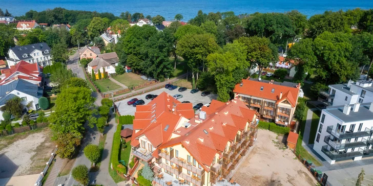 Penzion v baltské vesnici Rewal 400 m od písečné pláže: snídaně nebo polopenze i neomezený wellness
