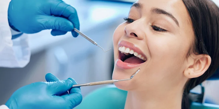 Vstupní vyšetření nebo kompletní dentální hygiena pro dospělé