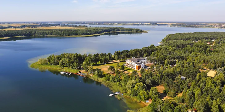 4* hotel u malebného polského jezera v srdci přírodní rezervace: jídlo, wellness a až 2 děti zdarma