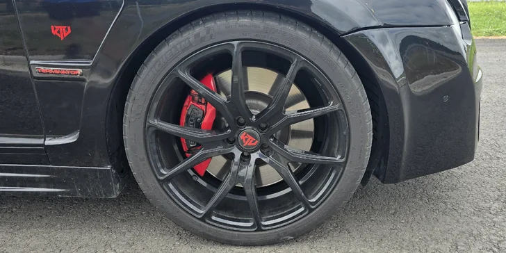 Bentley Continental: 15 min. spolujízdy nebo až 60 min. řízení i s focením a knihou