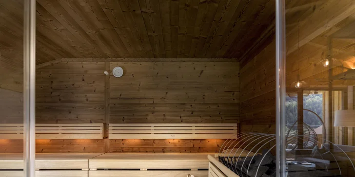 Lyžování v Lienzských Dolomitech: hotel s wellness a polopenzí, možnost sauny na pokoji