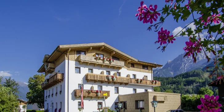 Lyžování v Lienzských Dolomitech: hotel s wellness a polopenzí, možnost sauny na pokoji
