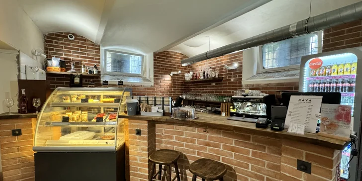 Míchaný drink, belgické vafle, croissant i snídaně pro 1-2 osoby vč. horkého nápoje
