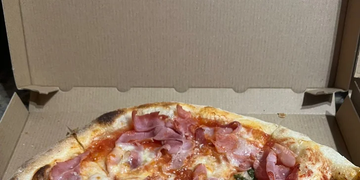 Jedna či dvě pizzy dle výběru o průměru 32 či 40 cm i s domácím ledovým čajem