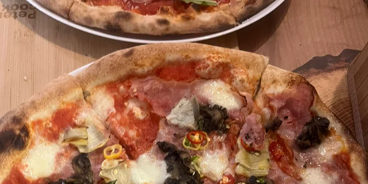Jedna či dvě pizzy dle výběru o průměru 32 či 40 cm i s domácím ledovým čajem