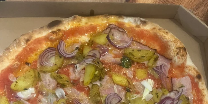 Jedna či dvě pizzy dle výběru o průměru 32 či 40 cm i s domácím ledovým čajem