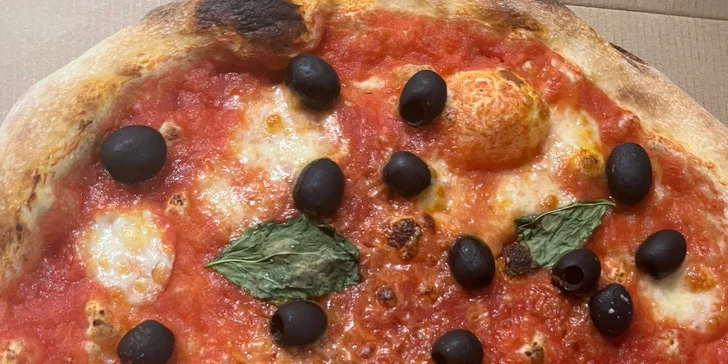Jedna či dvě pizzy dle výběru o průměru 32 či 40 cm i s domácím ledovým čajem