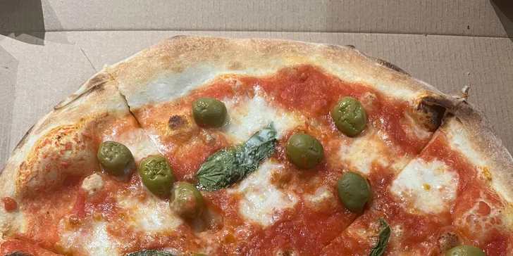 Jedna či dvě pizzy dle výběru o průměru 32 či 40 cm i s domácím ledovým čajem