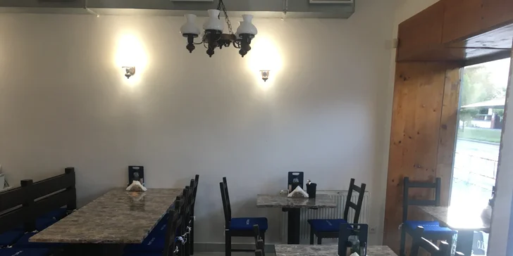 Jedna či dvě pizzy dle výběru o průměru 32 či 40 cm i s domácím ledovým čajem