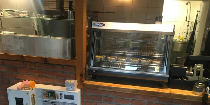Jedna či dvě pizzy dle výběru o průměru 32 či 40 cm i s domácím ledovým čajem