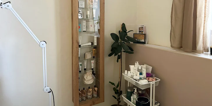 Kosmetické ošetření pro ženy i muže: základní i deluxe procedury, úprava obočí i epilace