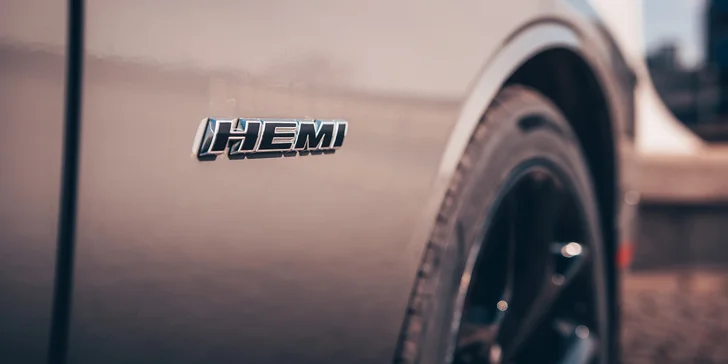Zažijte pravou Ameriku s Dodge Challenger V8 HEMI: 20–50 min. jízdy i svezení se závodníkem