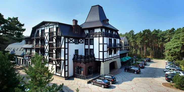 Elegantní hotel stojí uprostřed lesů, je to dokonalá oáza klidu. 