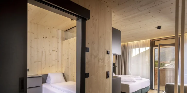 Lyžování v Lienzských Dolomitech: hotel s wellness a polopenzí, možnost sauny na pokoji
