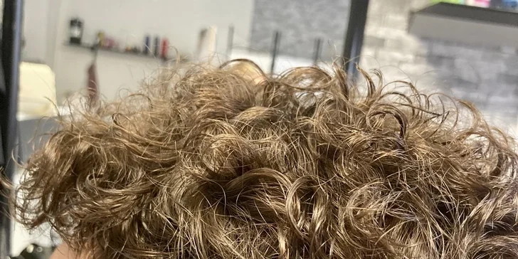 Vlasy jako ze žurnálu: střih, styling, úprava vousů i ondulace v Holešovicích