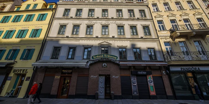 Elegantní hotel na kolonádě ve Varech: snídaně i večeře a vstup do lázní