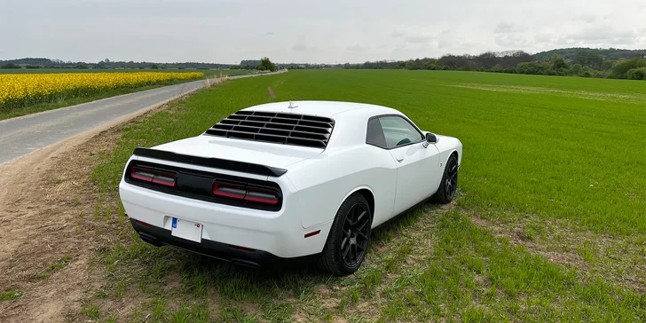 Brutální jízda v nabušené káře: Dodge Challenger 6.4 V8 SRT na 12 či 24 hodin