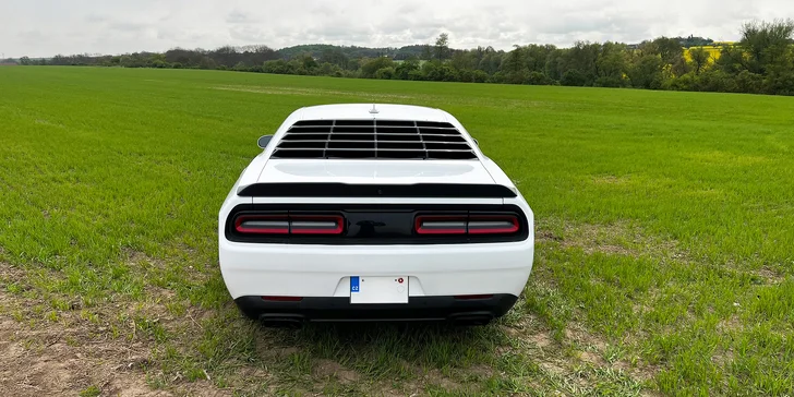 Brutální jízda v nabušené káře: Dodge Challenger 6.4 V8 SRT na 12 či 24 hodin