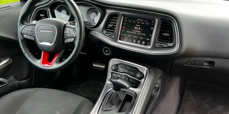 Brutální jízda v nabušené káře: Dodge Challenger 6.4 V8 SRT na 12 či 24 hodin