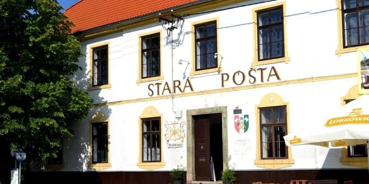 Pečené vepřové koleno o váze 1,1 kg nebo 800g porce žeber s chlebem